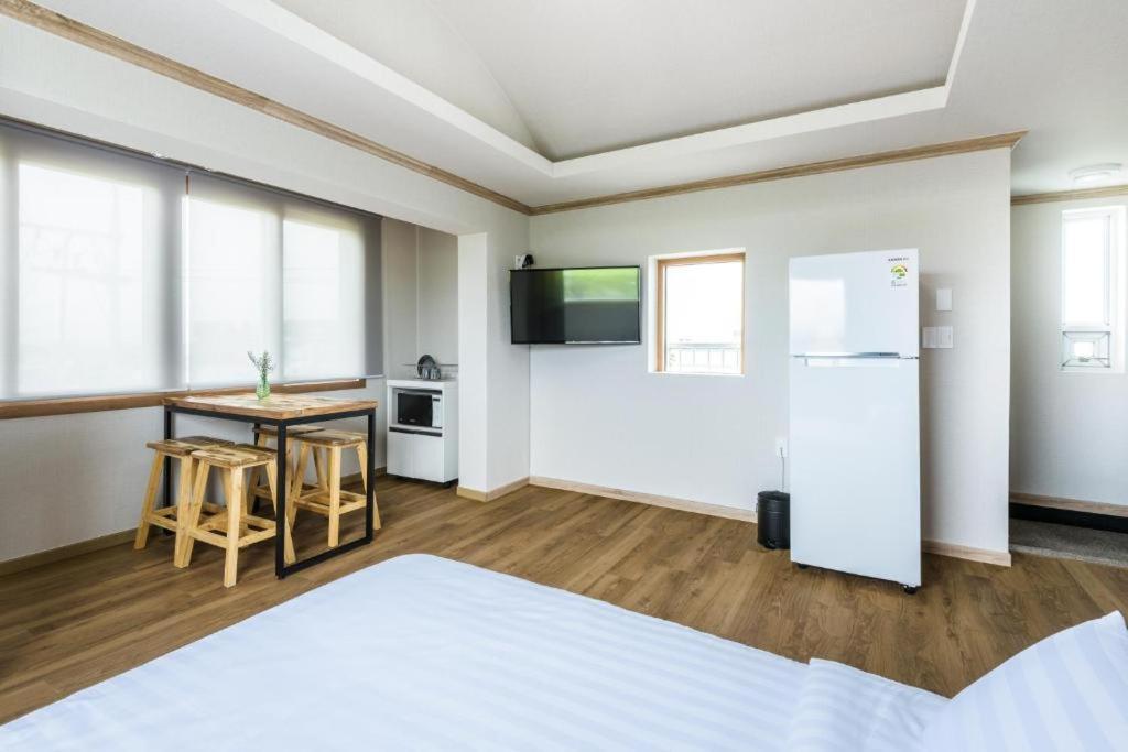 Romance Jeju Pension 外观 照片